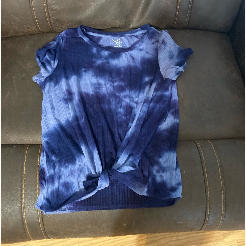 Slightly cropped, blue tie-dye shirt, size M